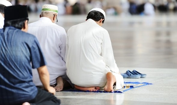 The Ultimate Guide to Performing Salah: A Step-by-Step Guide for Every Muslim The Ultimate Guide to Performing Salah: A Step-by-Step Guide for Every Muslim