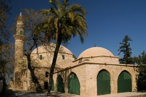 The Enigmatic Tomb of Umme Haram (رضي الله عنها): A Journey Through History and Reverence
