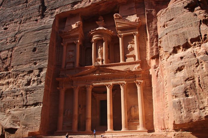The battleThe Al-Khazneh (The Treasury) in Petra