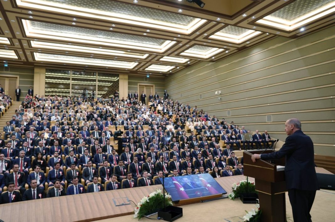 Erdoğan vows concurrent fight against illegal migration, racism