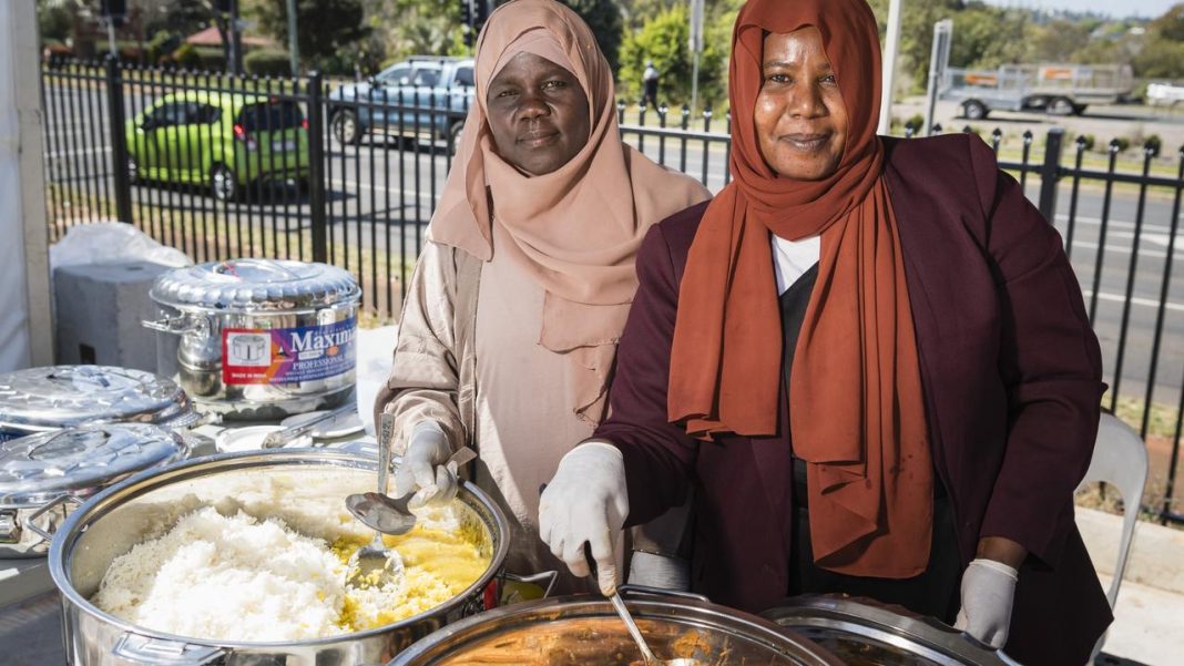 Queensland Mosque Invites Hundreds to Enjoy Food, Learn about Islam