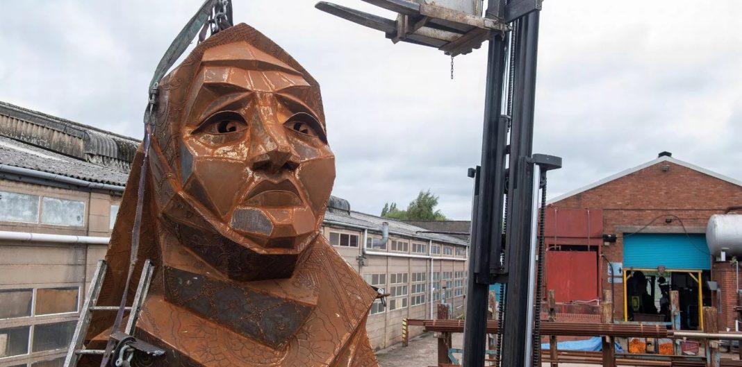 With Huge Sculpture, Artist Celebrates Hijabi Muslim Women in UK