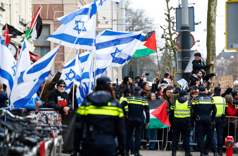 Dutch House of Representatives Votes to Close Mosques Preaching Hate Against Jews and Israel