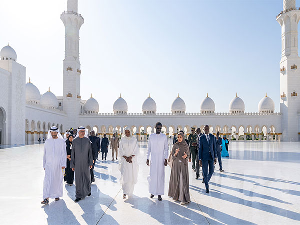 Senegalese President Visits Sheikh Zayed Grand Mosque in Abu Dhabi
