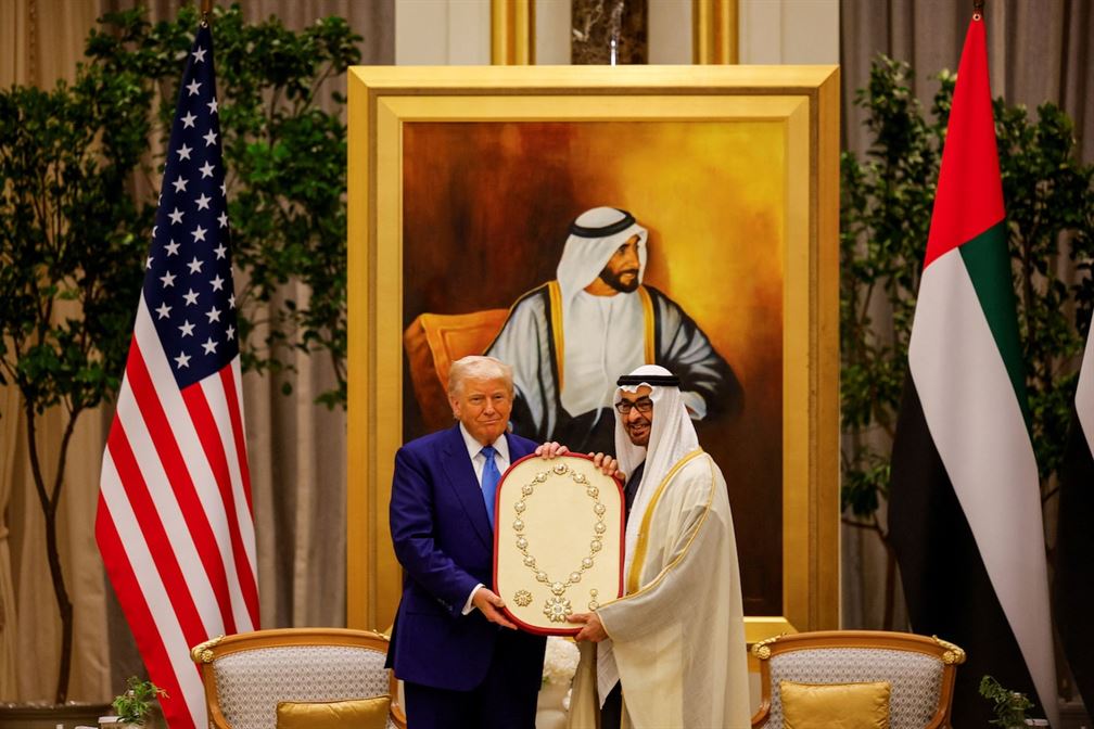 Trump Visits Grand Mosque in Abu Dhabi, Marking a Diplomatic First
