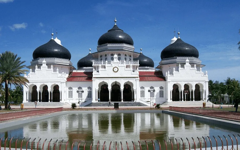 Aceh Court Sentences Two Men to 80 Lashes for Hugging and Kissing