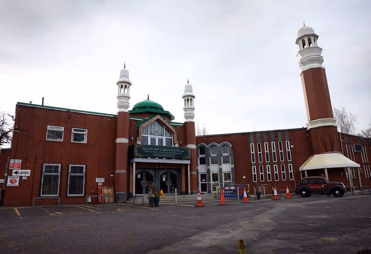 Armed Men Arrested After Incident at Manchester Mosque During Ramadan Armed Men Arrested After Incident at Manchester Mosque During Ramadan
