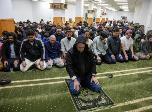 Chicago Muslims Find Strength in Community as Ramadan Begins